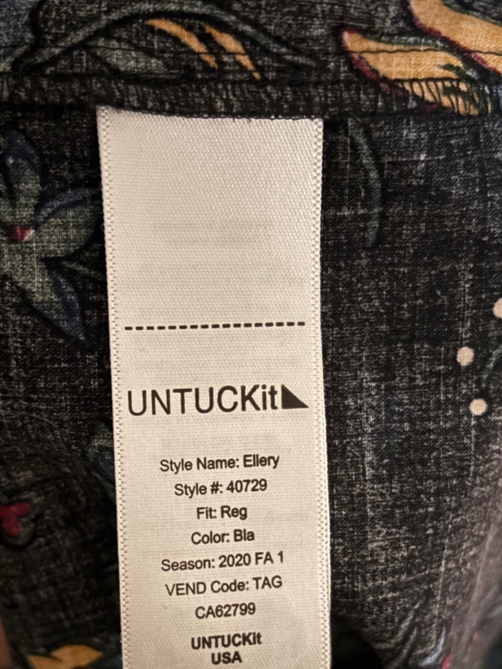 UNTUCKit Navy Floral Button-Front Shirt Size 10 P2P 19” - Picture 5 of 5